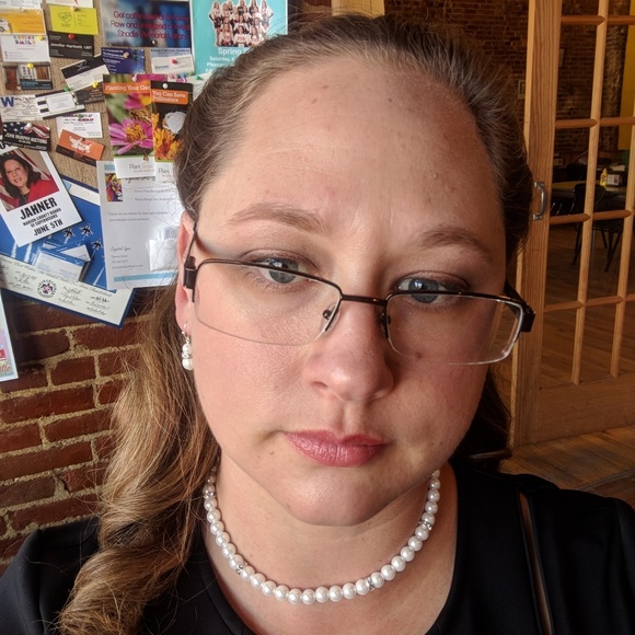 Meet your Posher, Andrea - Picture 2 of 2